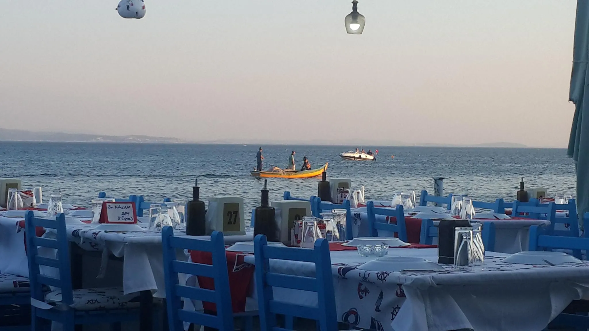 G&uuml;re yakamoz restaurant - Edremit Balikesi̇r