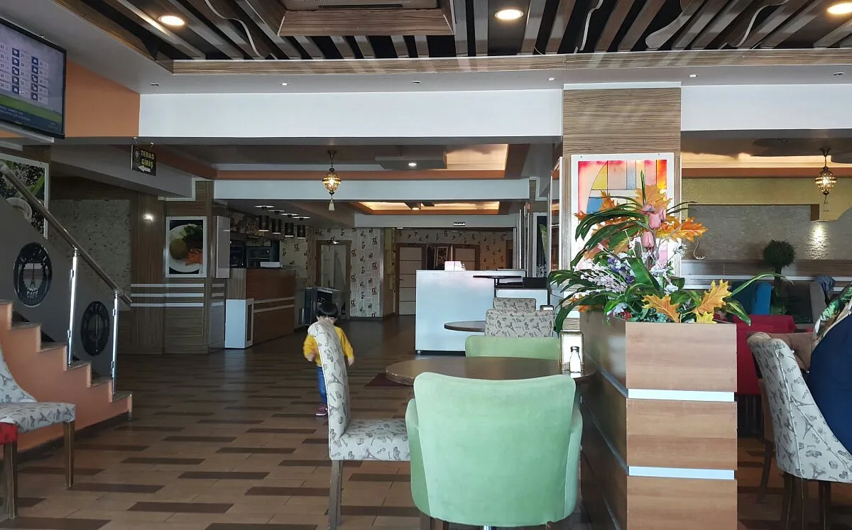 Eyfel Cafe & Restaurant - Yedisu Bing&ouml;l