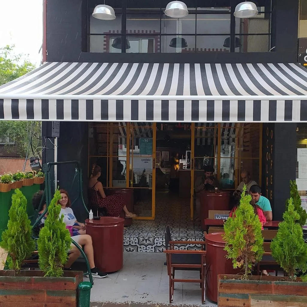 Dead Poets Chocolate & Coffee - Odunpazarı Eskişehir