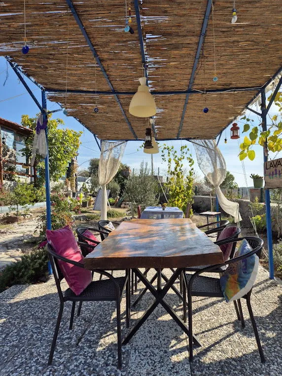 Lavantalı bah&ccedil;e serpme k&ouml;y kahvaltısı - Dikili İzmir