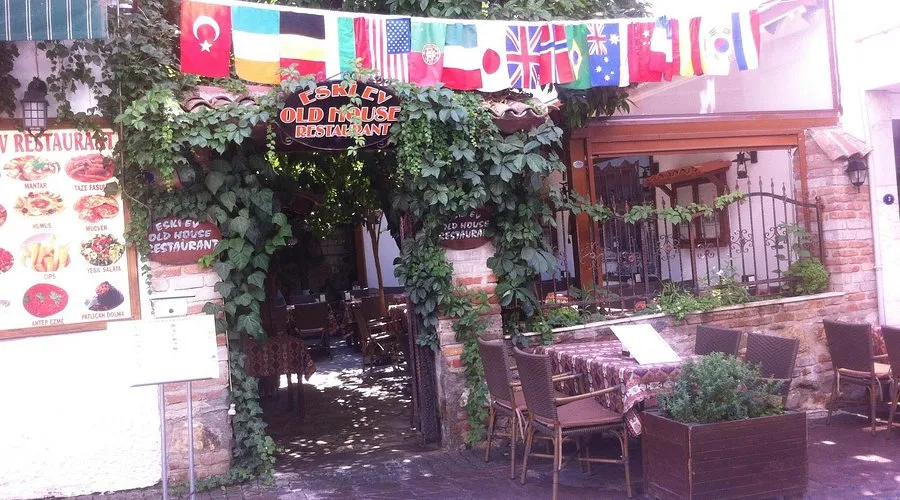 Eski Ev Restaurant (Old House) - Sel&ccedil;uk İzmi̇r