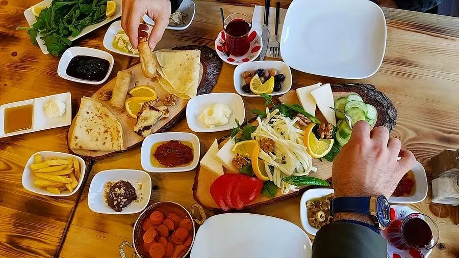 Ege &Ccedil;iftliği Kahvaltı & Şark&uuml;teri - Yunusemre Manisa