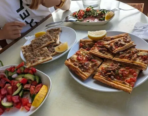 Lezzet Kebap ve pide salonu - Hafik Sivas